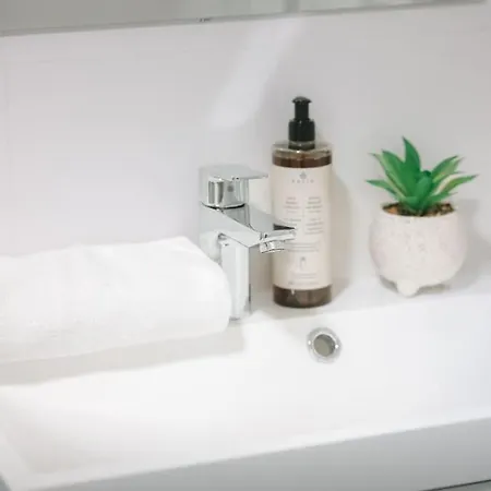 3b Bright Beautiful Newly Renovated 3br