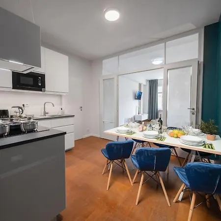 Daire 3b Bright Beautiful Newly Renovated 3br Prag