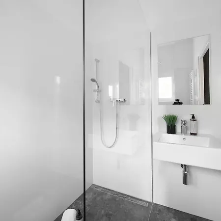Daire 3b Bright Beautiful Newly Renovated 3br Prag