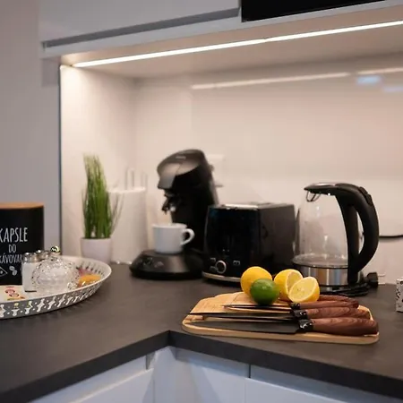 3b Bright Beautiful Newly Renovated 3br *