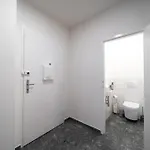 3b Bright Beautiful Newly Renovated 3br *