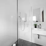 3b Bright Beautiful Newly Renovated 3br Apartament *