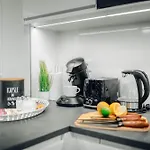 3b Bright Beautiful Newly Renovated 3br *
