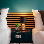 3b Bright Beautiful Newly Renovated 3br *