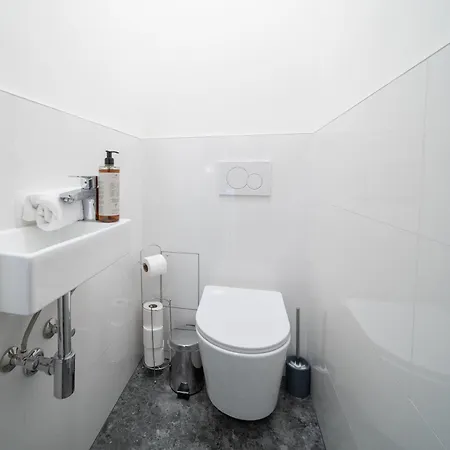 3b Bright Beautiful Newly Renovated 3br Appartement *