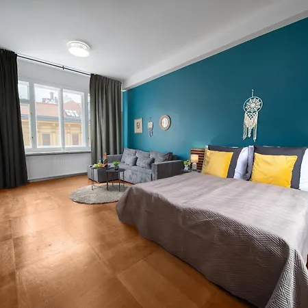 3b Bright Beautiful Newly Renovated 3br Apartamento Praga