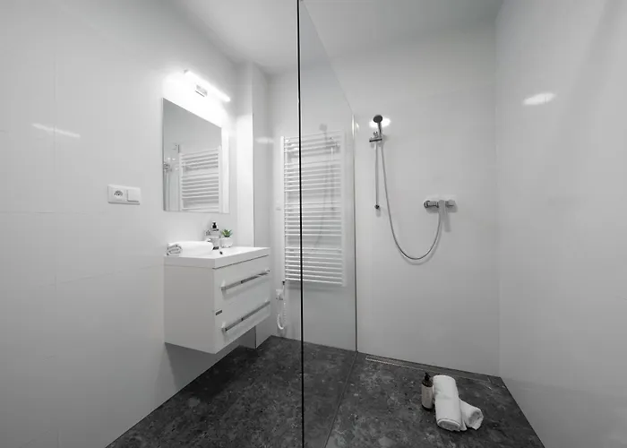 3b Bright Beautiful Newly Renovated 3br 아파트 *